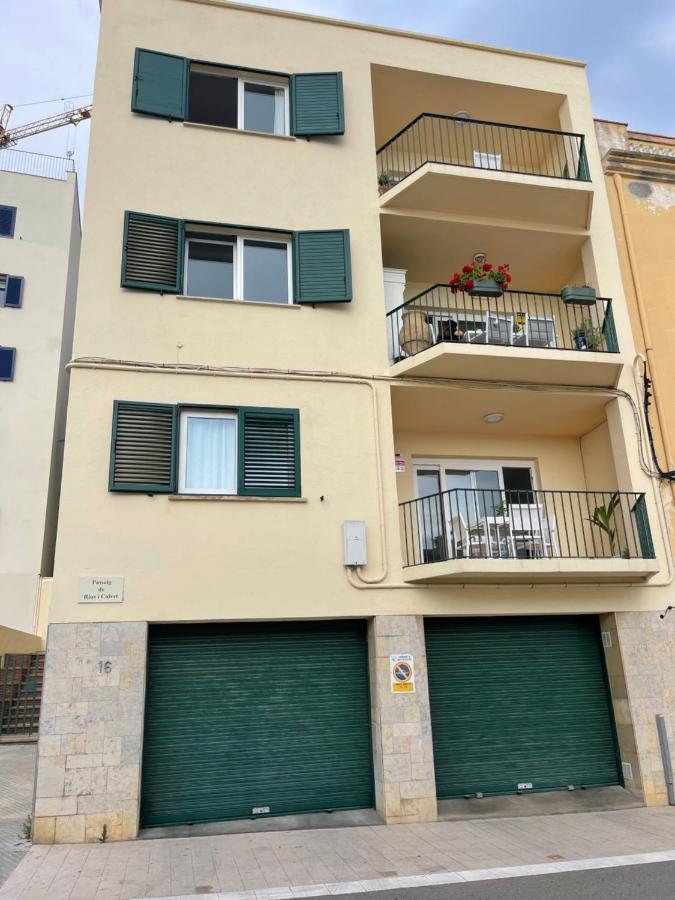 Aquamarine Sant Feliu En La Playa Con Patio Apartment ซานต์เฟลิอูเดกีโซลส์ ภายนอก รูปภาพ
